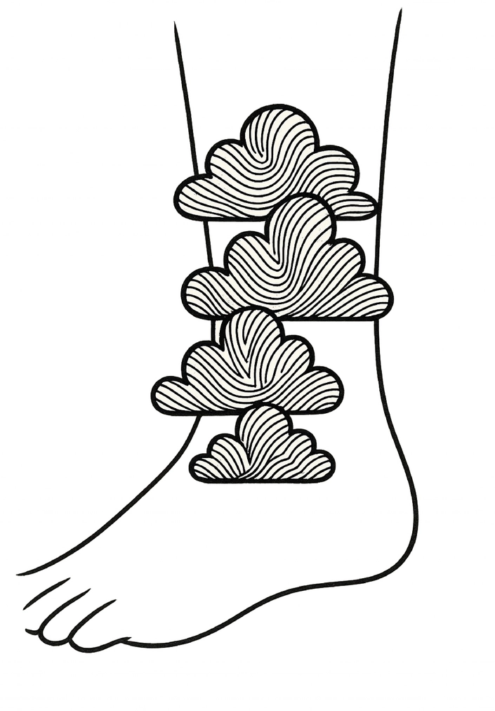Tattoovorlage Wolken mit Linienmustern für Fuß und Knöchel